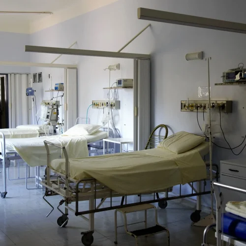 Custos Hospitalares nos EUA e Estratégias para Lidar sem Plano de Saúde